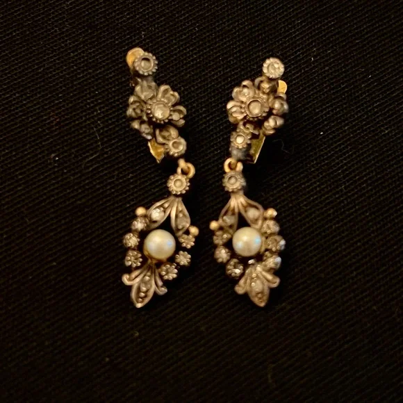 Vintage Floral Pearl Drop Earrings - Picture 1 of 2